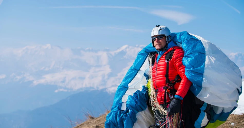 Viyana'nın Manzaralı Peyzajlarının Üzerinde Yamaç Paraşütü